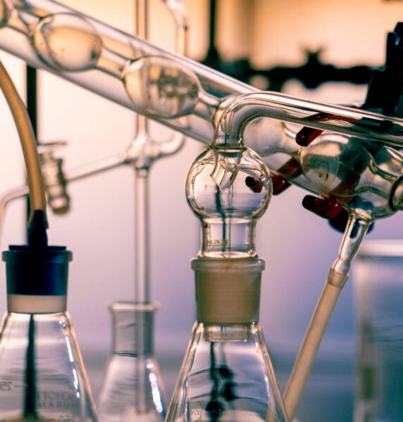 Glass instruments in the laboratory of chemical synthesis